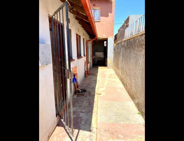 2 BEDROOM HOUSE FOR SALE IN PROTEA GLEN